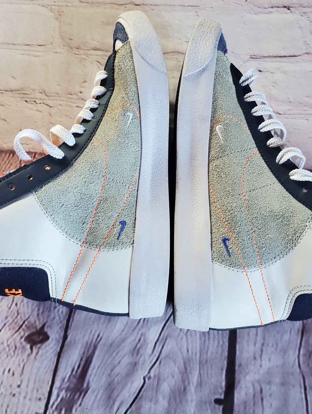 Nike Blazer Mid 77 SE Sneakers Size 5.5 Kids White Orange Blue FQ7413-100